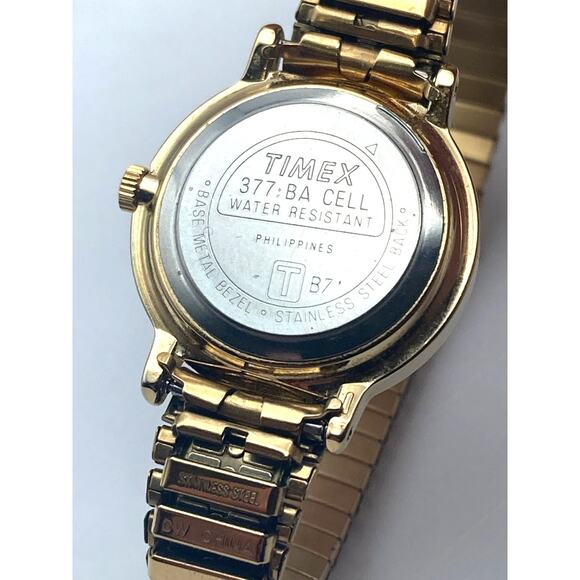 Classic Timex Women's Watch 23mm - Expandable Band - New Battery - WR - Picture 2 of 7